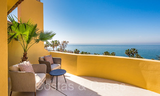 Penthouse de luxe élégamment rénové à vendre en bord de mer avec une vue imprenable sur la mer à l'est du centre de Marbella 67119 