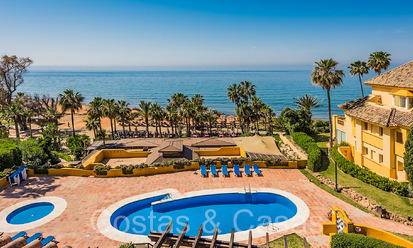 Penthouse de luxe élégamment rénové à vendre en bord de mer avec une vue imprenable sur la mer à l'est du centre de Marbella 67120