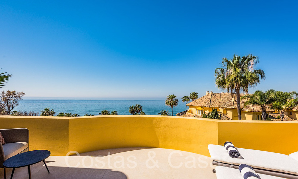 Penthouse de luxe élégamment rénové à vendre en bord de mer avec une vue imprenable sur la mer à l'est du centre de Marbella 67121