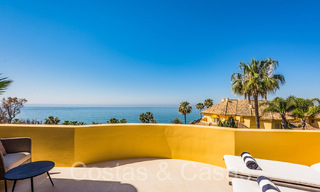 Penthouse de luxe élégamment rénové à vendre en bord de mer avec une vue imprenable sur la mer à l'est du centre de Marbella 67121 