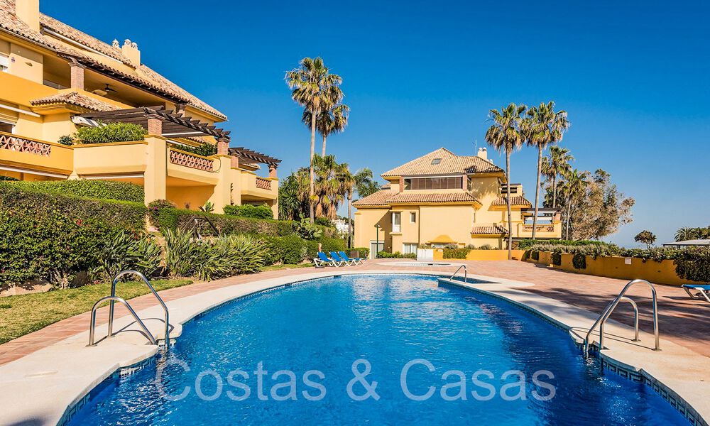 Penthouse de luxe élégamment rénové à vendre en bord de mer avec une vue imprenable sur la mer à l'est du centre de Marbella 67123