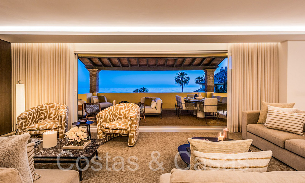 Penthouse de luxe élégamment rénové à vendre en bord de mer avec une vue imprenable sur la mer à l'est du centre de Marbella 67128