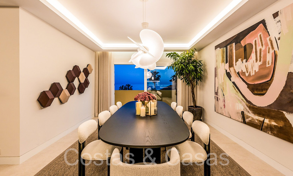 Penthouse de luxe élégamment rénové à vendre en bord de mer avec une vue imprenable sur la mer à l'est du centre de Marbella 67131