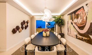 Penthouse de luxe élégamment rénové à vendre en bord de mer avec une vue imprenable sur la mer à l'est du centre de Marbella 67131 