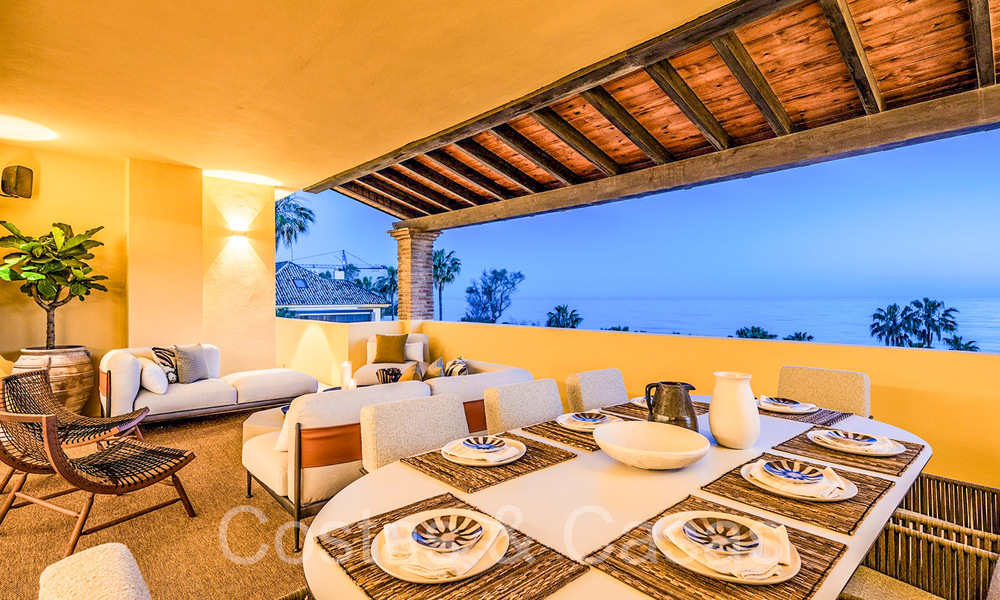Penthouse de luxe élégamment rénové à vendre en bord de mer avec une vue imprenable sur la mer à l'est du centre de Marbella 67136