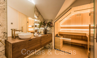 Penthouse de luxe élégamment rénové à vendre en bord de mer avec une vue imprenable sur la mer à l'est du centre de Marbella 67145 