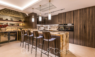 Penthouse de luxe élégamment rénové à vendre en bord de mer avec une vue imprenable sur la mer à l'est du centre de Marbella 67146 