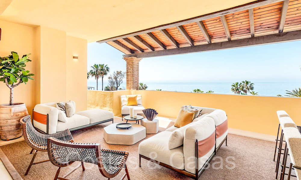 Penthouse de luxe élégamment rénové à vendre en bord de mer avec une vue imprenable sur la mer à l'est du centre de Marbella 67157