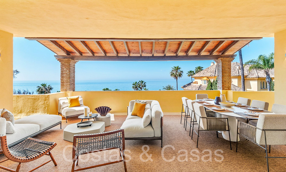 Penthouse de luxe élégamment rénové à vendre en bord de mer avec une vue imprenable sur la mer à l'est du centre de Marbella 67158