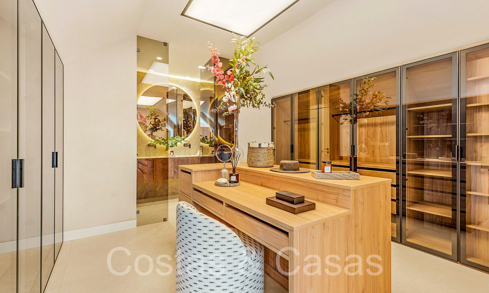 Penthouse de luxe élégamment rénové à vendre en bord de mer avec une vue imprenable sur la mer à l'est du centre de Marbella 67162