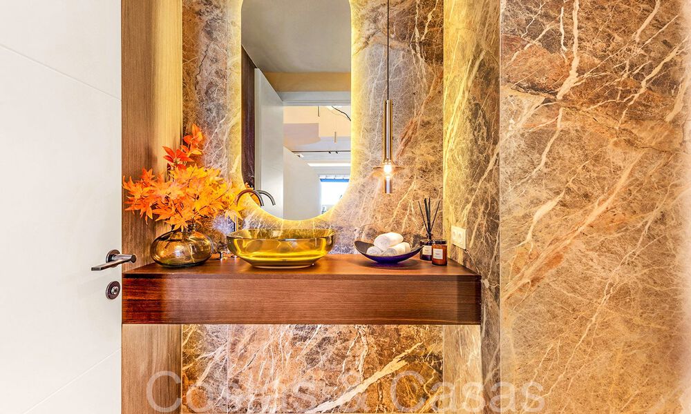 Penthouse de luxe élégamment rénové à vendre en bord de mer avec une vue imprenable sur la mer à l'est du centre de Marbella 67168