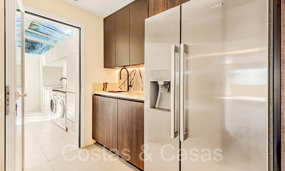 Penthouse de luxe élégamment rénové à vendre en bord de mer avec une vue imprenable sur la mer à l'est du centre de Marbella 67169