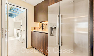 Penthouse de luxe élégamment rénové à vendre en bord de mer avec une vue imprenable sur la mer à l'est du centre de Marbella 67169 