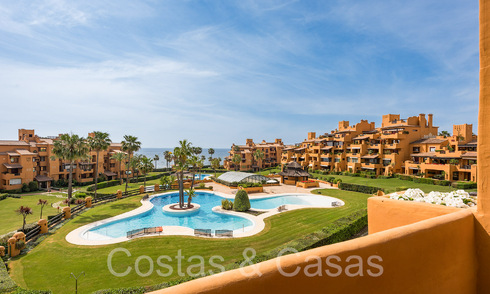 Appartement de luxe rénové de haute qualité à vendre dans un complexe en première ligne de plage sur le New Golden Mile, Marbella - Estepona 67248