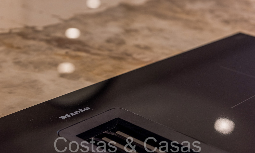 Appartement de luxe rénové de haute qualité à vendre dans un complexe en première ligne de plage sur le New Golden Mile, Marbella - Estepona 67250