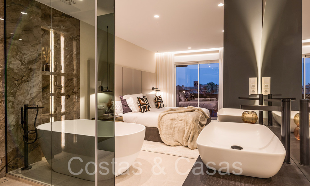 Appartement de luxe rénové de haute qualité à vendre dans un complexe en première ligne de plage sur le New Golden Mile, Marbella - Estepona 67253