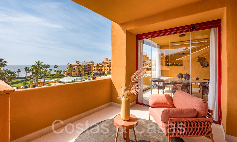 Appartement de luxe rénové de haute qualité à vendre dans un complexe en première ligne de plage sur le New Golden Mile, Marbella - Estepona 67254