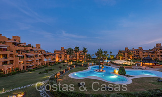Appartement de luxe rénové de haute qualité à vendre dans un complexe en première ligne de plage sur le New Golden Mile, Marbella - Estepona 67263 