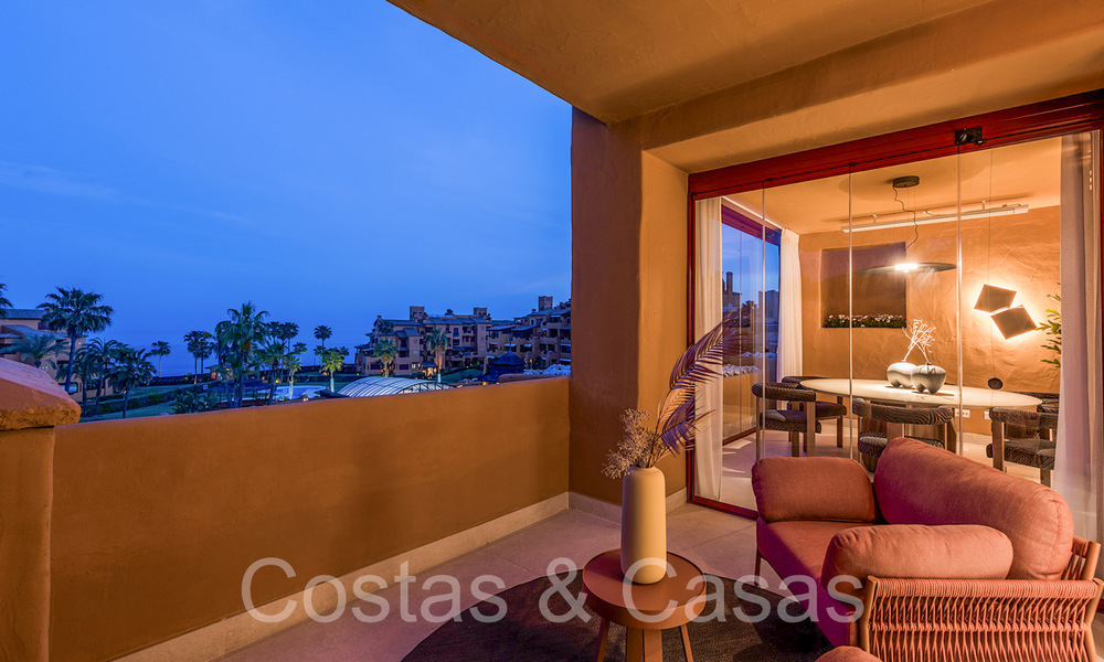 Appartement de luxe rénové de haute qualité à vendre dans un complexe en première ligne de plage sur le New Golden Mile, Marbella - Estepona 67264
