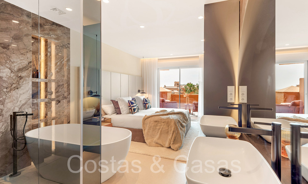 Appartement de luxe rénové de haute qualité à vendre dans un complexe en première ligne de plage sur le New Golden Mile, Marbella - Estepona 67265