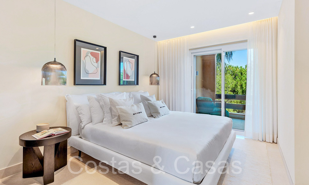 Luxueux appartement rénové à vendre dans un complexe en première ligne de plage avec vue sur la mer, sur le New Golden Mile, Marbella - Estepona 67280