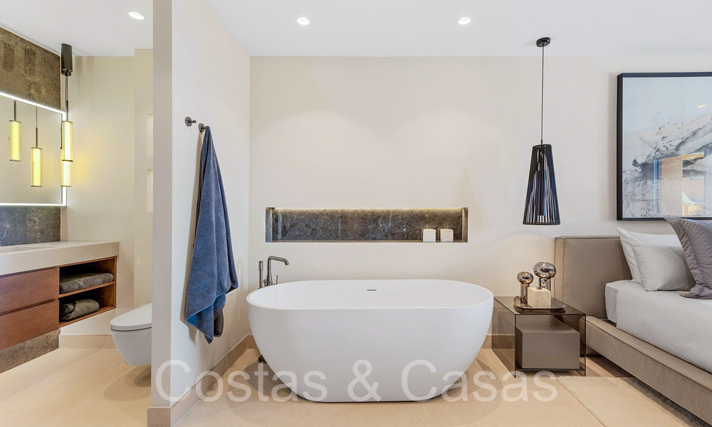 Luxueux appartement rénové à vendre dans un complexe en première ligne de plage avec vue sur la mer, sur le New Golden Mile, Marbella - Estepona 67281