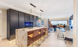 Luxueux appartement rénové à vendre dans un complexe en première ligne de plage avec vue sur la mer, sur le New Golden Mile, Marbella - Estepona 67293 