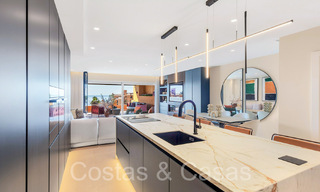 Luxueux appartement rénové à vendre dans un complexe en première ligne de plage avec vue sur la mer, sur le New Golden Mile, Marbella - Estepona 67294 