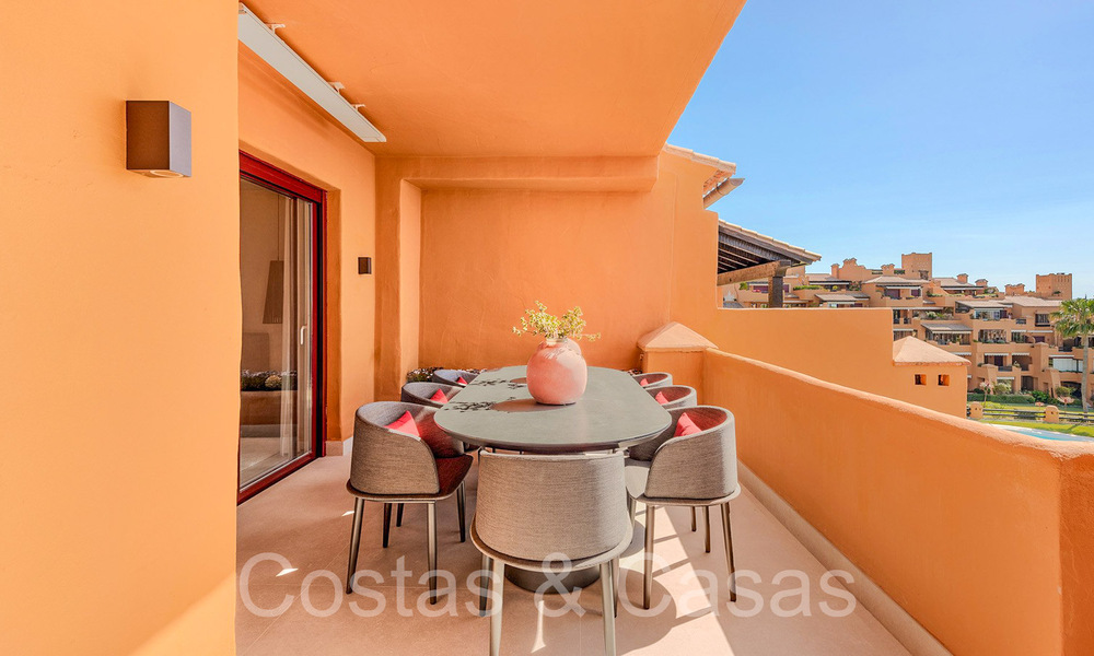 Luxueux appartement rénové à vendre dans un complexe en première ligne de plage avec vue sur la mer, sur le New Golden Mile, Marbella - Estepona 67300