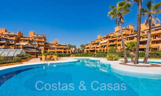 Luxueux appartement rénové à vendre dans un complexe en première ligne de plage avec vue sur la mer, sur le New Golden Mile, Marbella - Estepona 67303 