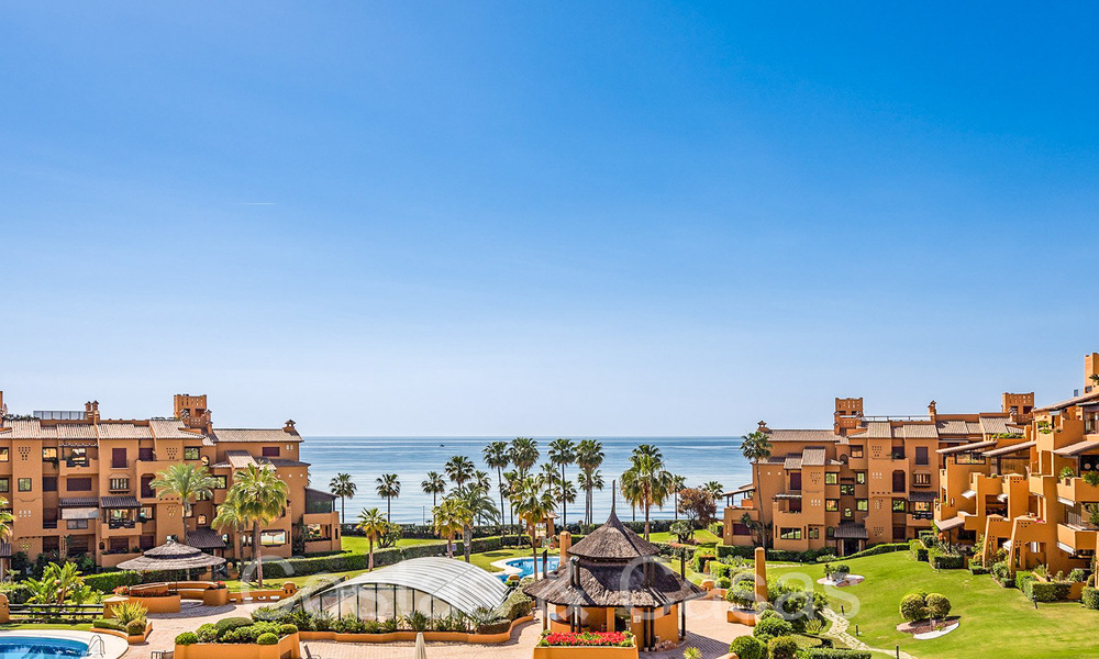 Luxueux appartement rénové à vendre dans un complexe en première ligne de plage avec vue sur la mer, sur le New Golden Mile, Marbella - Estepona 67304