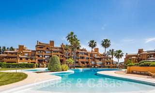 Luxueux appartement rénové à vendre dans un complexe en première ligne de plage avec vue sur la mer, sur le New Golden Mile, Marbella - Estepona 67307 