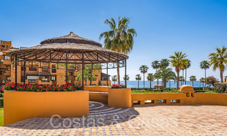 Luxueux appartement rénové à vendre dans un complexe en première ligne de plage avec vue sur la mer, sur le New Golden Mile, Marbella - Estepona 67309 