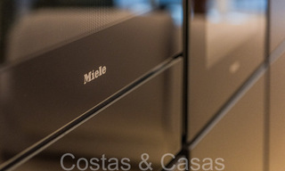 Luxueux appartement rénové à vendre dans un complexe en première ligne de plage avec vue sur la mer, sur le New Golden Mile, Marbella - Estepona 67310 