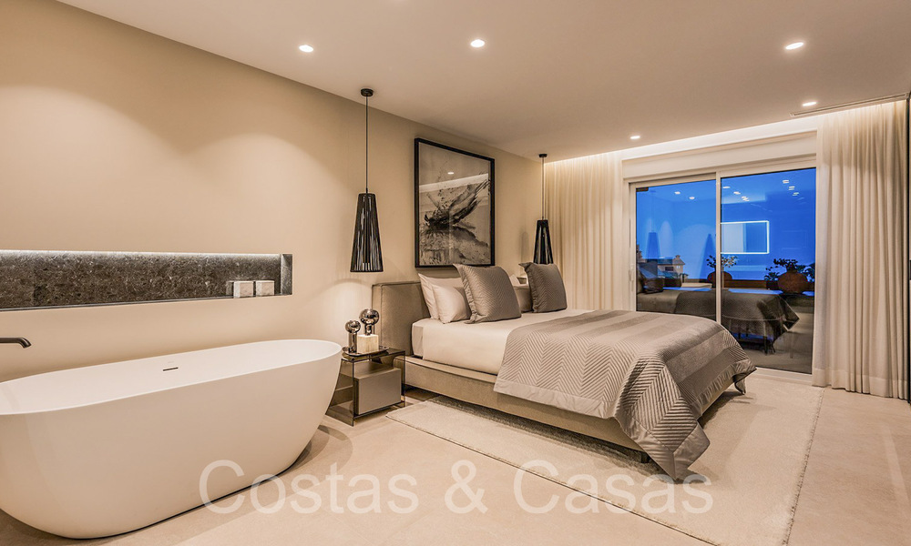 Luxueux appartement rénové à vendre dans un complexe en première ligne de plage avec vue sur la mer, sur le New Golden Mile, Marbella - Estepona 67315