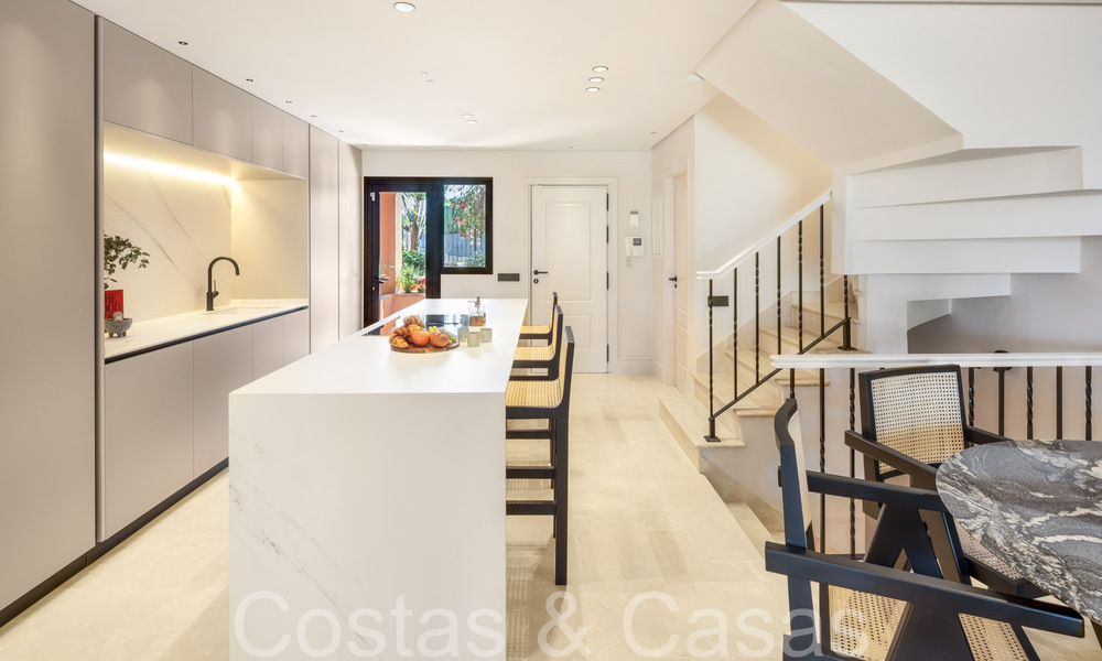 Superbe maison de ville méditerranéenne à vendre dans une urbanisation très réputée et sécurisée sur le Golden Mile de Marbella 67341