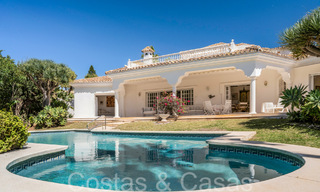 Villa de luxe au charme andalou à vendre dans une urbanisation privilégiée à proximité des terrains de golf de Marbella - Benahavis 67606 