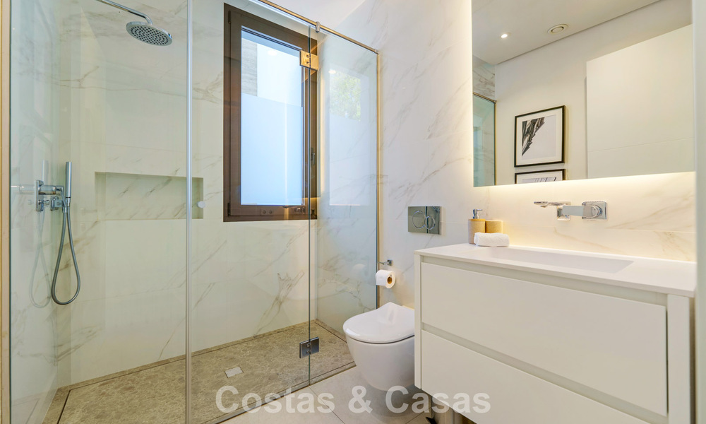 Villa de luxe moderniste à vendre dans un quartier résidentiel exclusif et fermé sur le Golden Mile de Marbella 787626