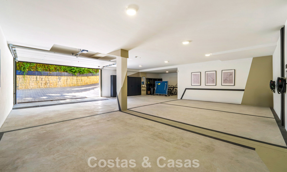 Villa de luxe moderniste à vendre dans un quartier résidentiel exclusif et fermé sur le Golden Mile de Marbella 787636