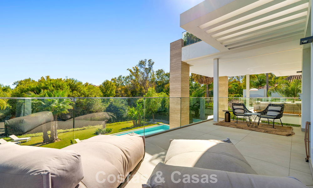 Villa de luxe moderniste à vendre dans un quartier résidentiel exclusif et fermé sur le Golden Mile de Marbella 787642