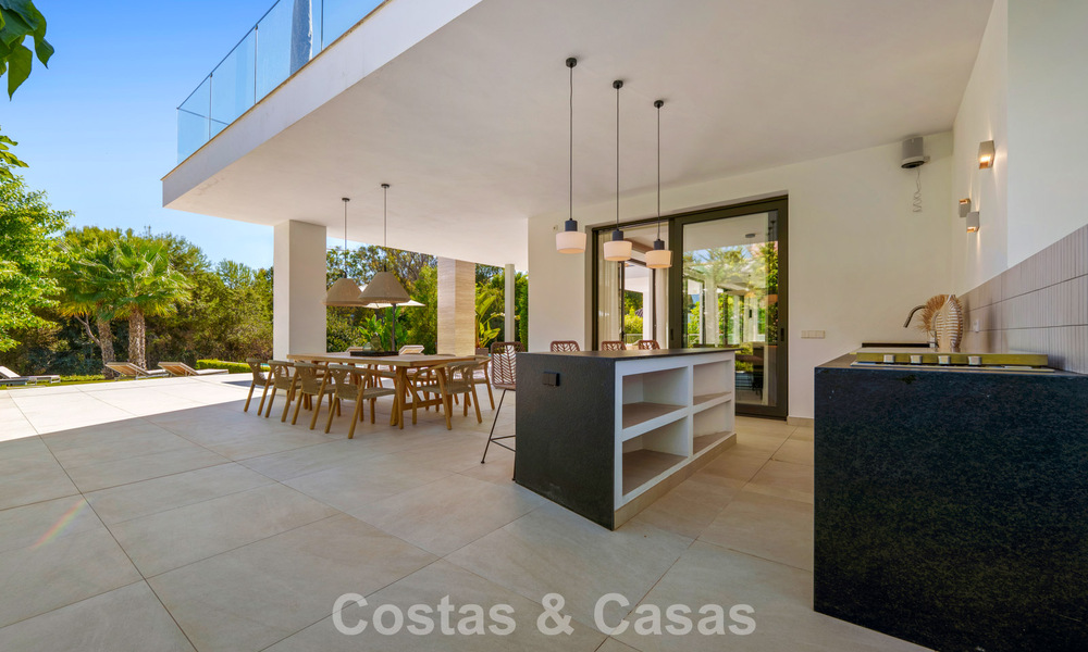 Villa de luxe moderniste à vendre dans un quartier résidentiel exclusif et fermé sur le Golden Mile de Marbella 787650