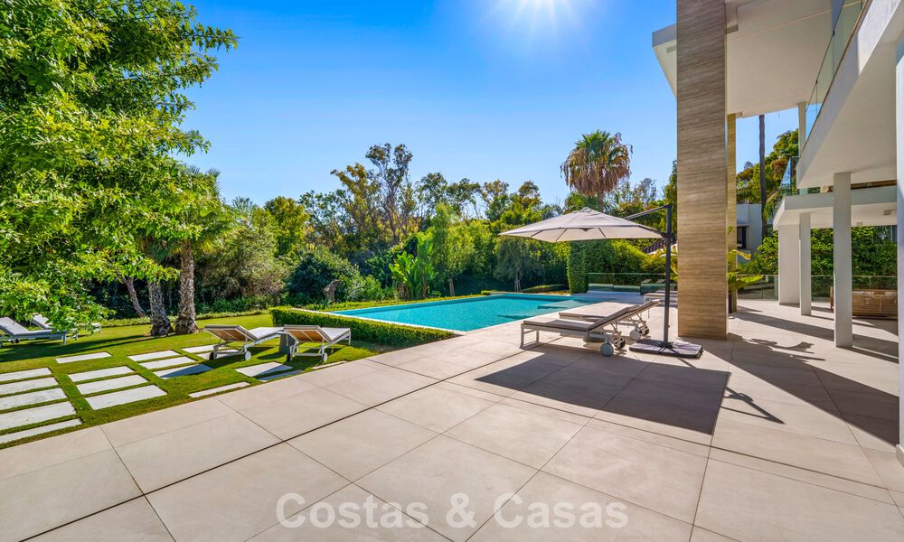 Villa de luxe moderniste à vendre dans un quartier résidentiel exclusif et fermé sur le Golden Mile de Marbella 787652