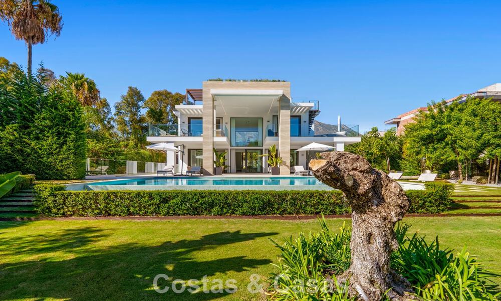 Villa de luxe moderniste à vendre dans un quartier résidentiel exclusif et fermé sur le Golden Mile de Marbella 787656