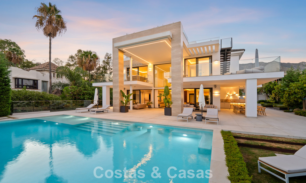 Villa de luxe moderniste à vendre dans un quartier résidentiel exclusif et fermé sur le Golden Mile de Marbella 787675