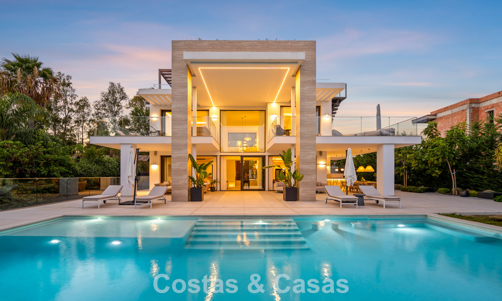 Villa de luxe moderniste à vendre dans un quartier résidentiel exclusif et fermé sur le Golden Mile de Marbella 787676