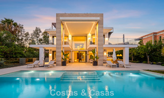 Villa de luxe moderniste à vendre dans un quartier résidentiel exclusif et fermé sur le Golden Mile de Marbella 787676 