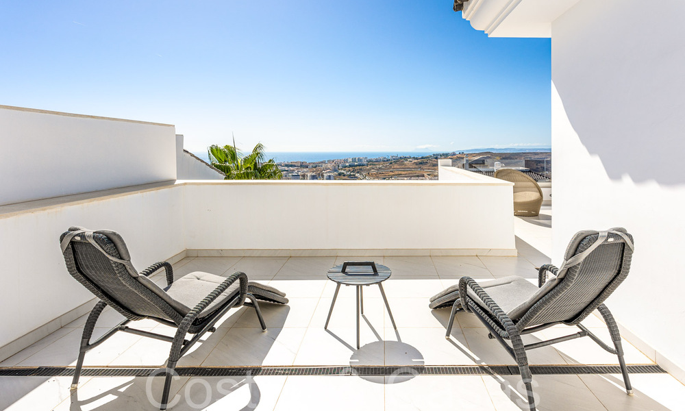 Prêt à emménager, spacieux penthouse avec vue panoramique sur la mer à vendre dans les collines d'Estepona, à proximité du centre 67527