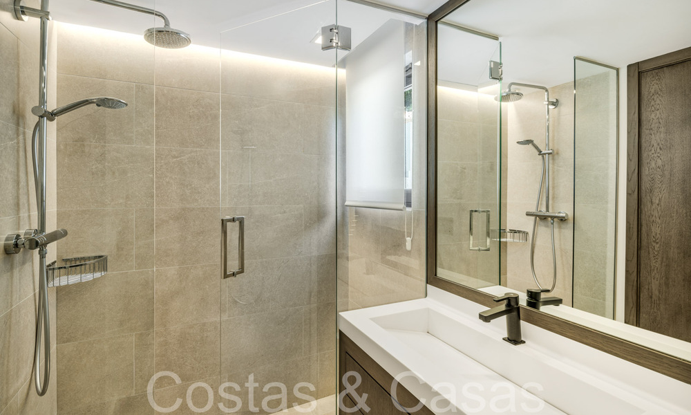 Villa de luxe élégamment rénovée avec vue sur la mer à vendre dans la vallée du golf de Nueva Andalucia, Marbella 67751