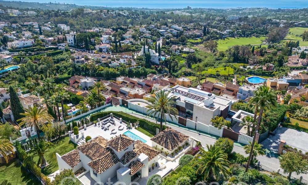 Villa de luxe élégamment rénovée avec vue sur la mer à vendre dans la vallée du golf de Nueva Andalucia, Marbella 67754
