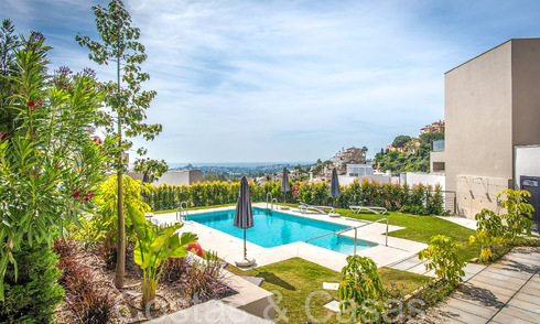 Appartement de luxe neuf à vendre au bord d'un lac idyllique avec vue sur la mer à Nueva Andalucia, Marbella 67782